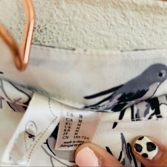 EUC Forever 21 White Birds Printed Pants Medium - Picture 6 of 7